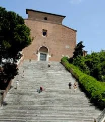 Sito come appare oggi, sulle rovine del tempio sorge la Basilica di Santa Maria in Aracoeli Modoetia Numismaticae